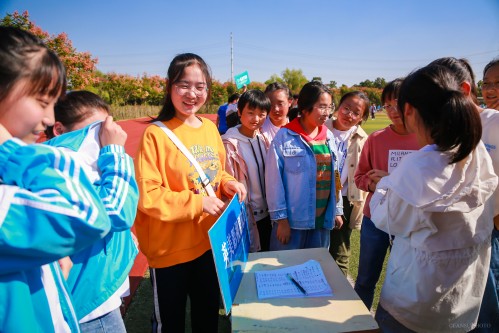 201909【五中社团喜迎新 莘莘学子显风采——阜阳五中举行2019年社团纳新大会】2000k 阜阳日报 阜阳发布 特约摄影 凡伟 18844908911-11 (7)_conew1.jpg