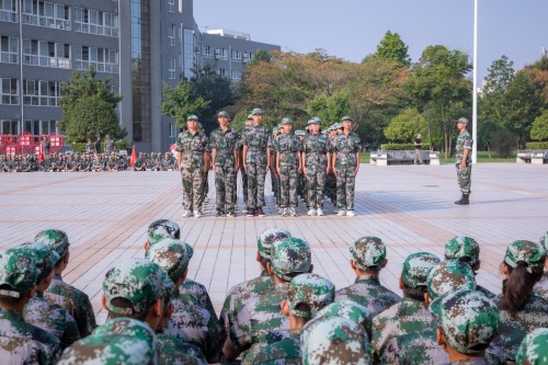1599030116226648.jpg 202008【2020级军训闭幕式 阜阳五中】颍州晚报 阜阳日报 特约摄影记者 凡伟 18844908911-5_conew1.jpg
