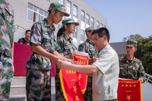 1599030166855127.jpg 202008【2020级军训闭幕式 阜阳五中】颍州晚报 阜阳日报 特约摄影记者 凡伟 18844908911-14_conew1.jpg