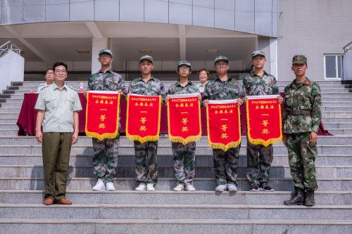 1599030183118074.jpg 202008【2020级军训闭幕式 阜阳五中】颍州晚报 阜阳日报 特约摄影记者 凡伟 18844908911-15_conew1.jpg