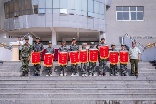 1599030191911800.jpg 202008【2020级军训闭幕式 阜阳五中】颍州晚报 阜阳日报 特约摄影记者 凡伟 18844908911-11_conew1.jpg