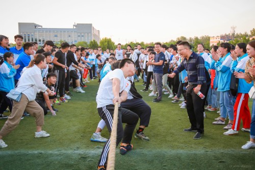 201909【手握长绳气盖世 脚踏绿茵震长空——阜阳五中2018级高二学生举行秋季拔河比赛】2000k 阜阳日报 阜阳发布 特约摄影 凡伟 18844908911-17 (14)_conew1.jpg