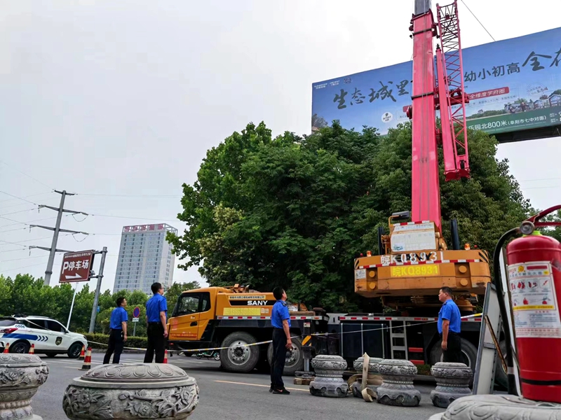 1656636253109524.jpg 拆除安全隐患广告牌.jpg